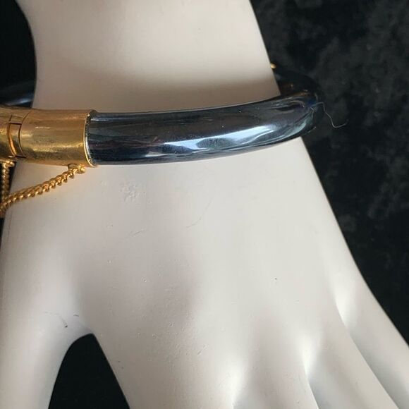 Vintage hematite bangle bracelet with gold clasp and chain - Picture 3 of 7